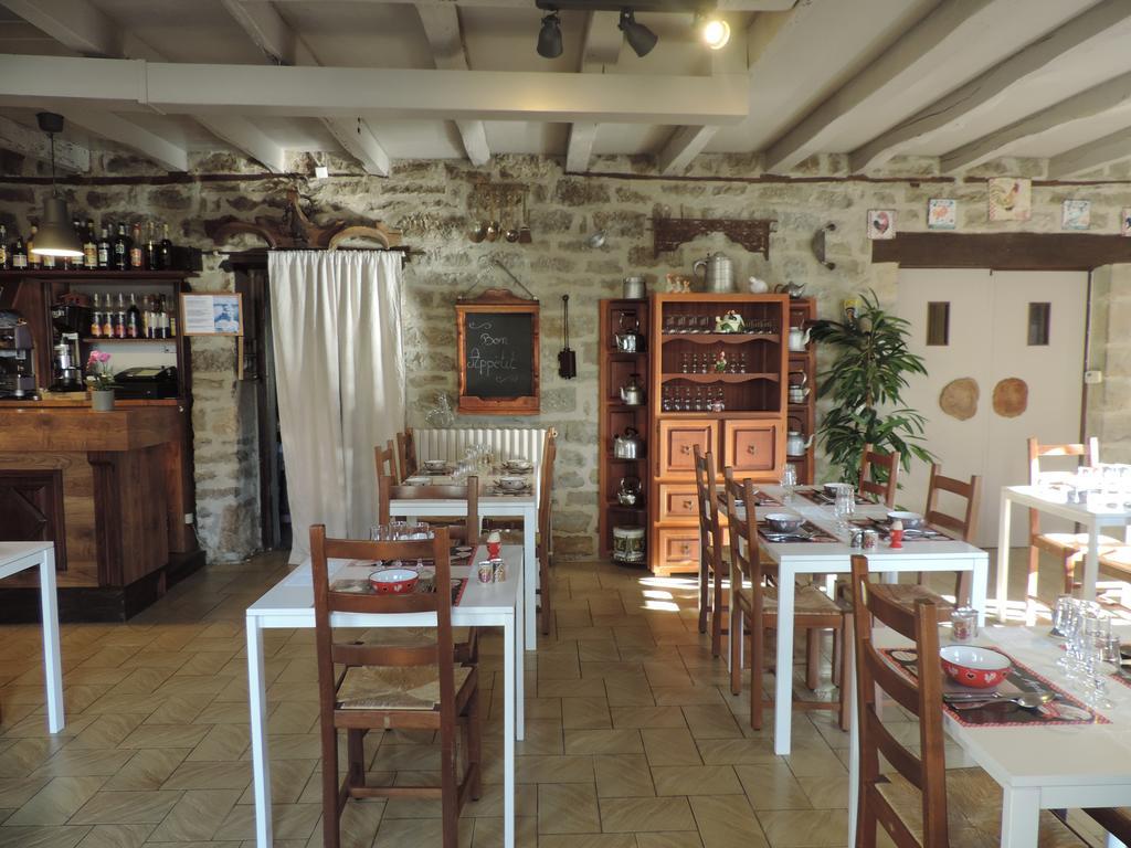 Auberge Le Limargue Lavergne  Екстериор снимка